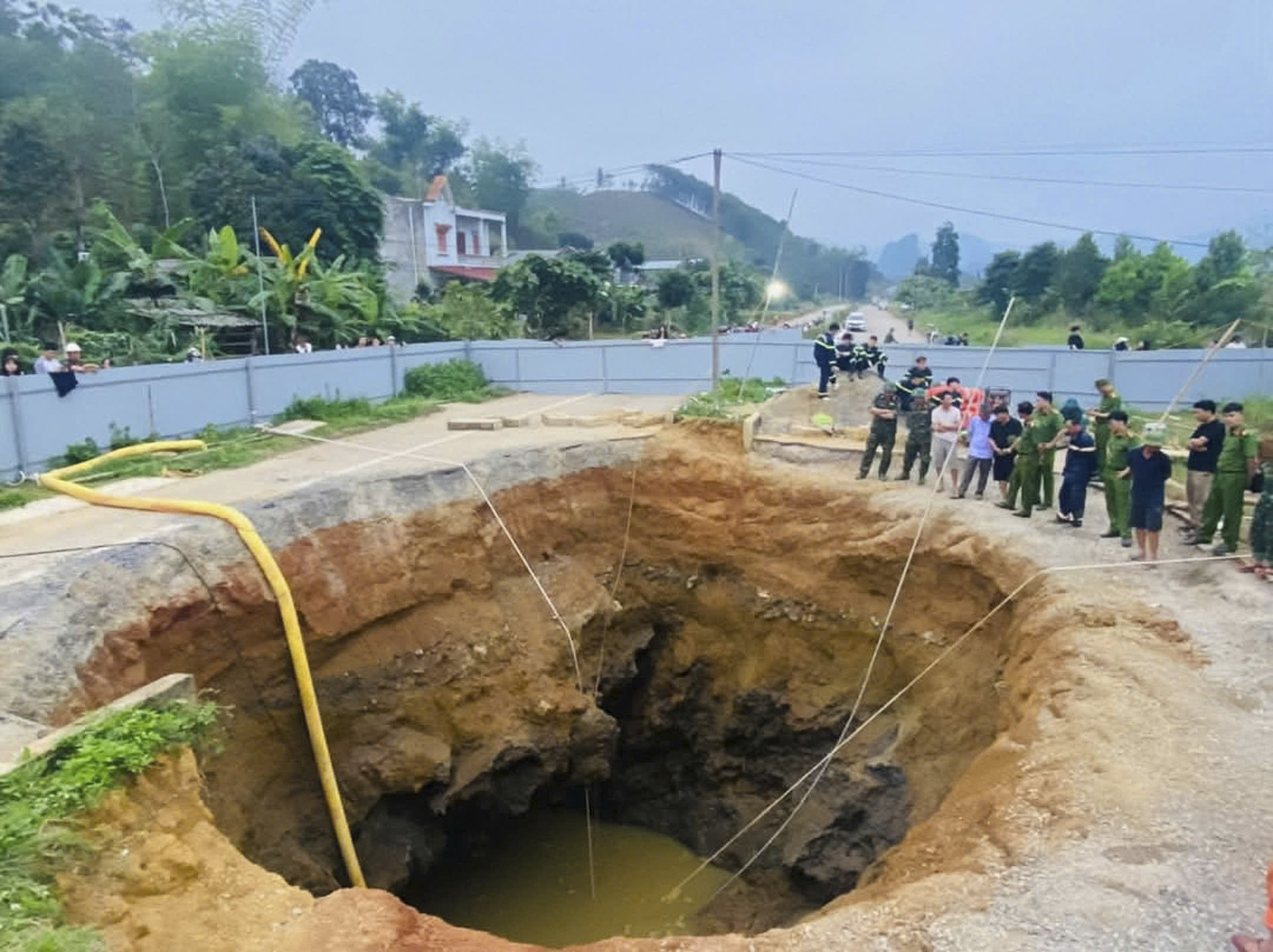 Sụt lún bắc kạn.JPG