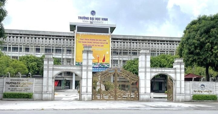 Tạm đình chỉ cán bộ Trường Đại học Vinh bị 'tố' gạ gẫm sinh viên