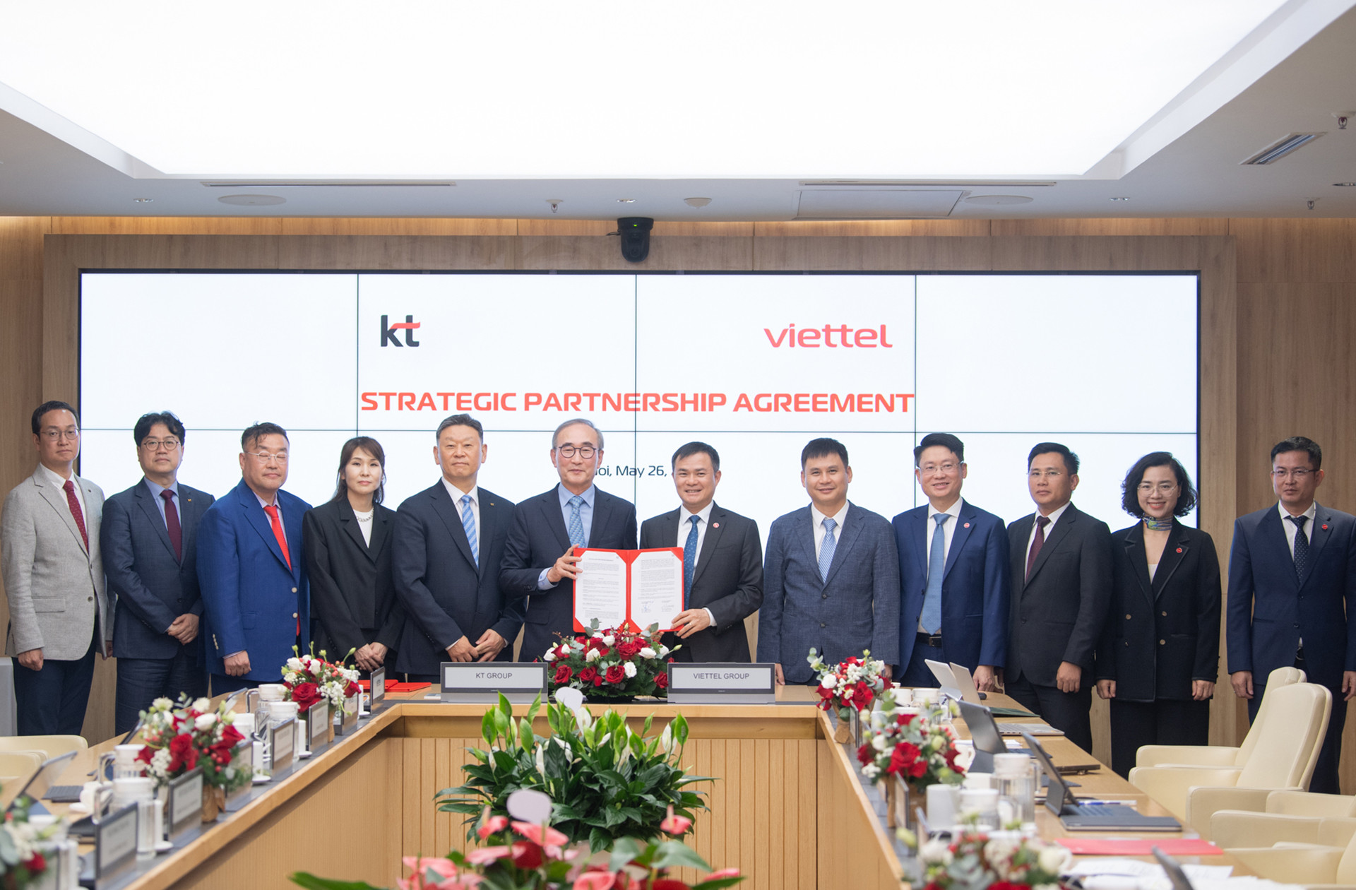 Viettel bắt tay Tập đoàn KT đẩy chuyển đổi số trên nền tảng AI 1 Tap doan Viettel va Tap doan KT ki hop tac chien luoc.jpg