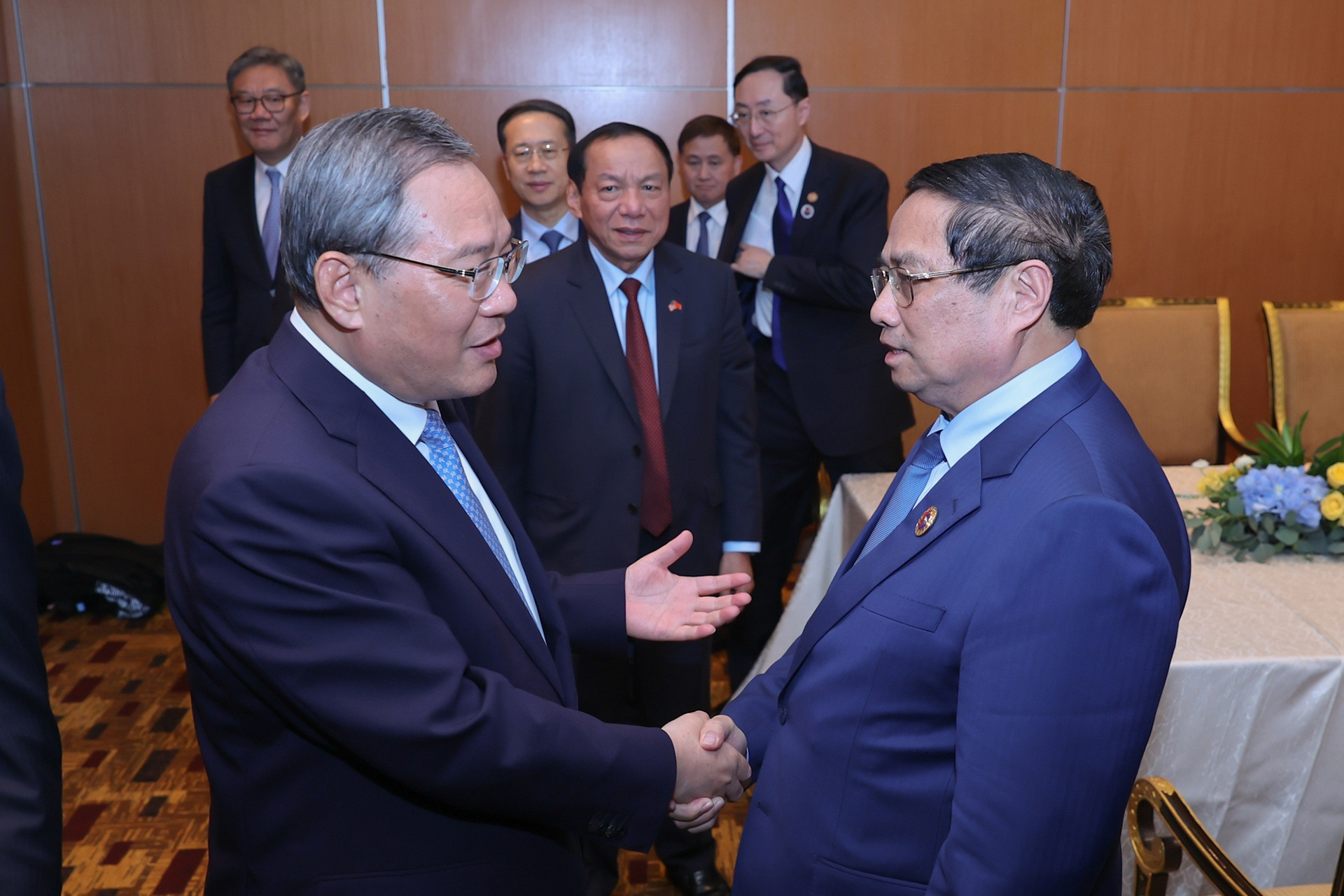 Thủ tướng Phạm Minh Chính gặp Thủ tướng Trung Quốc Lý Cường