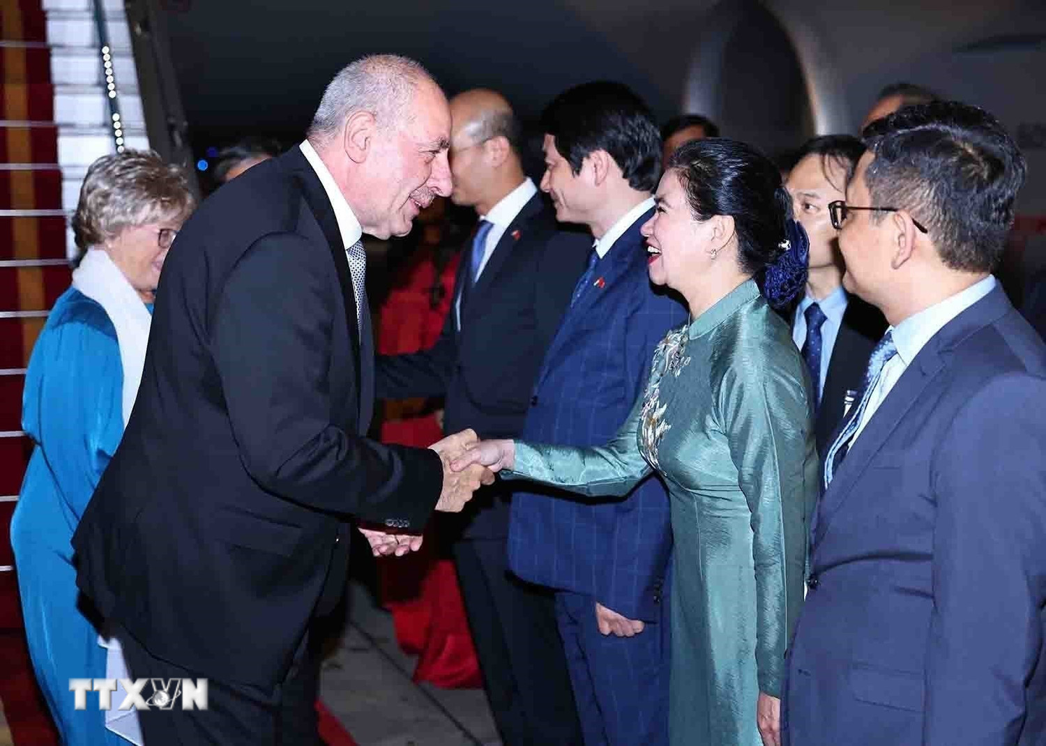 tong thong hungary bat dau tham chinh thuc viet nam 2705 4.jpg