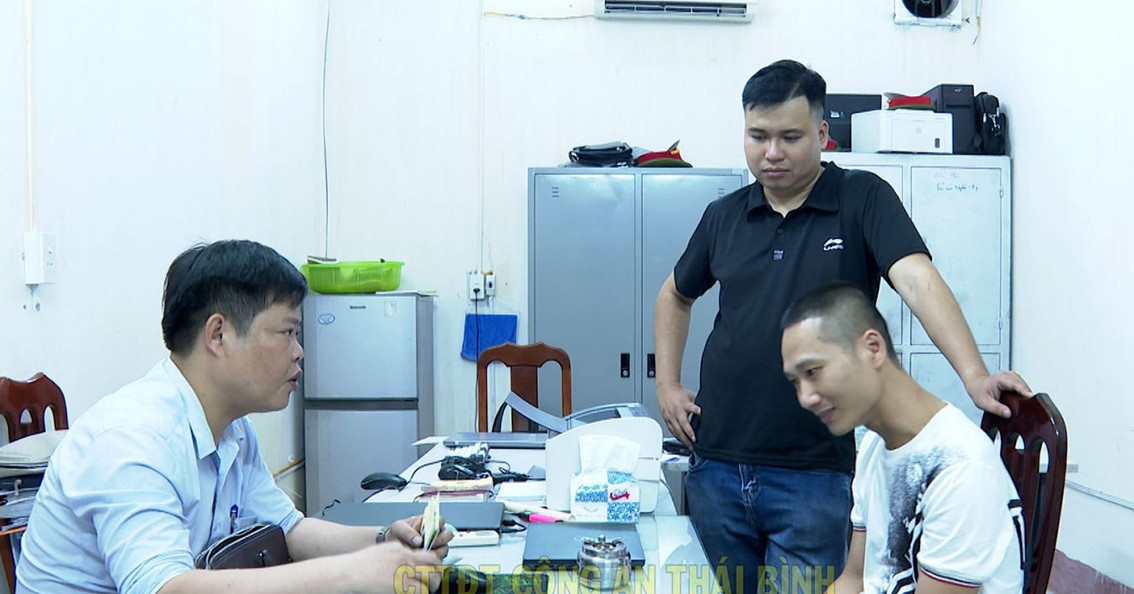 Triệt phá đường dây mua bán người, ép làm nhân viên quán karaoke