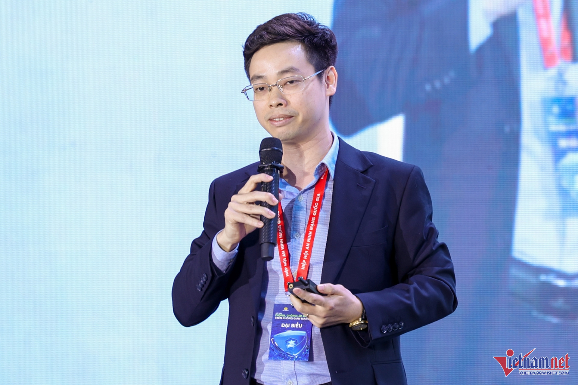W-tran quang hung 1 1641.jpg