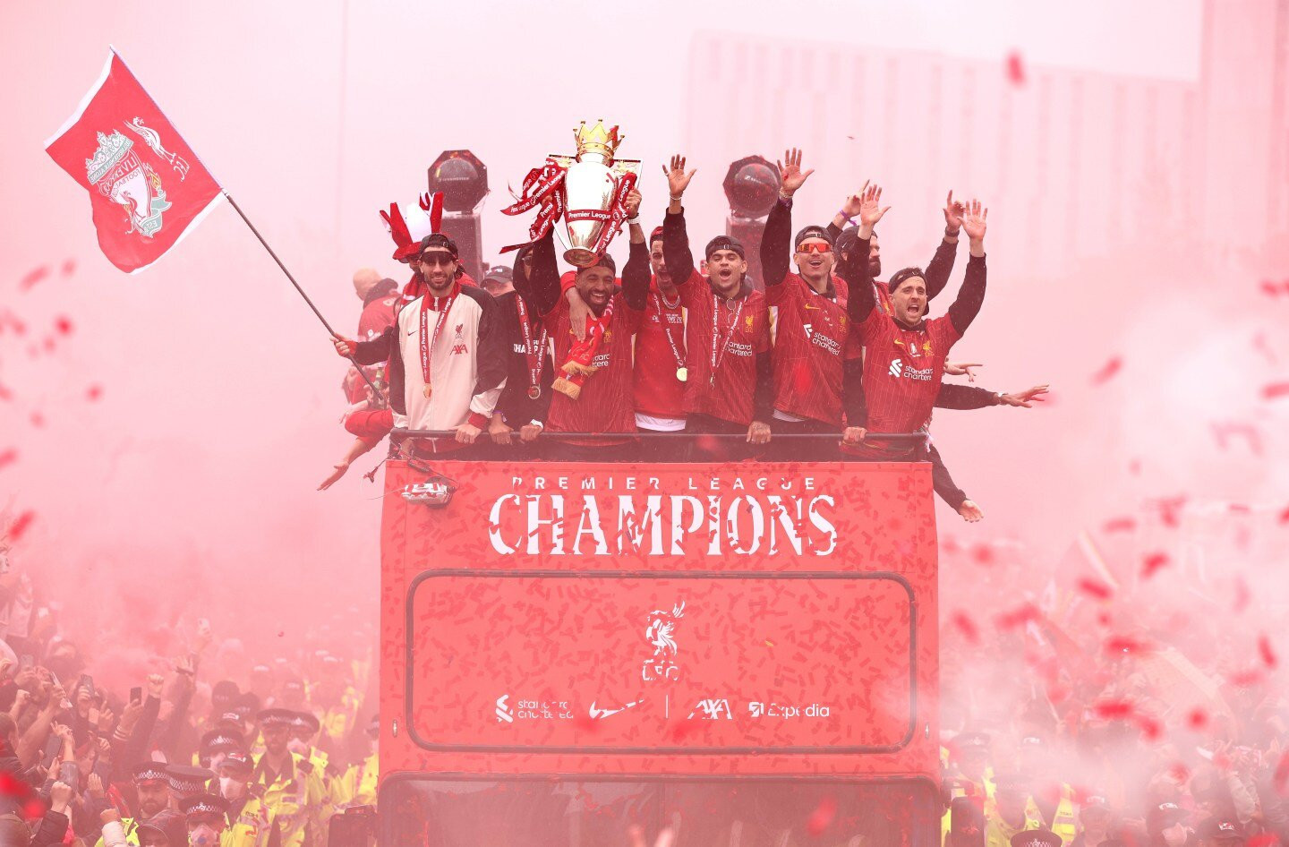 www_thesun_co_uk following reports collision car number 998378249.jpg