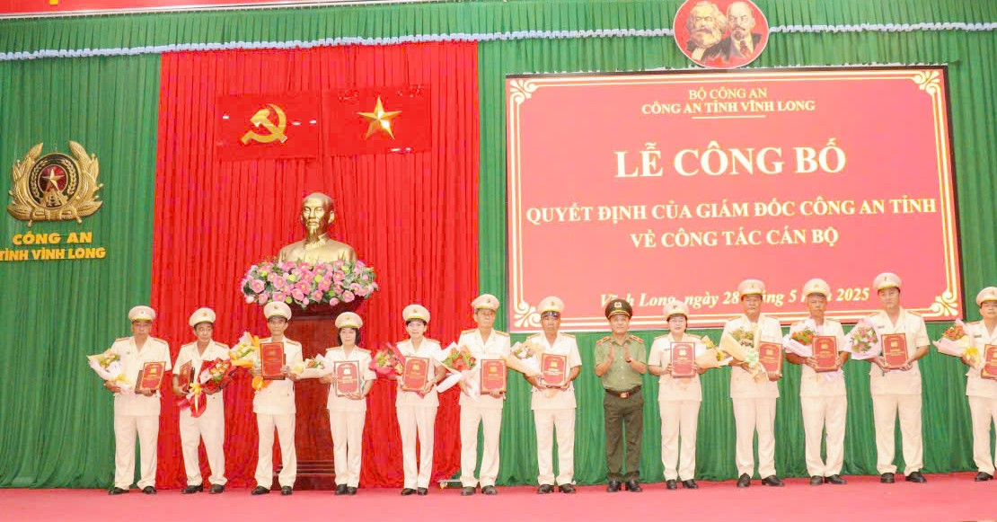 28 lãnh đạo cấp phòng của Công an tỉnh Vĩnh Long tình nguyện nghỉ hưu trước tuổi