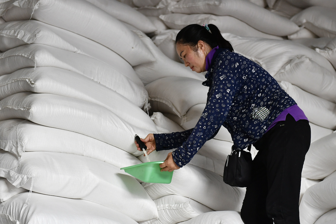 Chưa ký được hợp đồng đã phải dự trữ cả nghìn tấn gạo