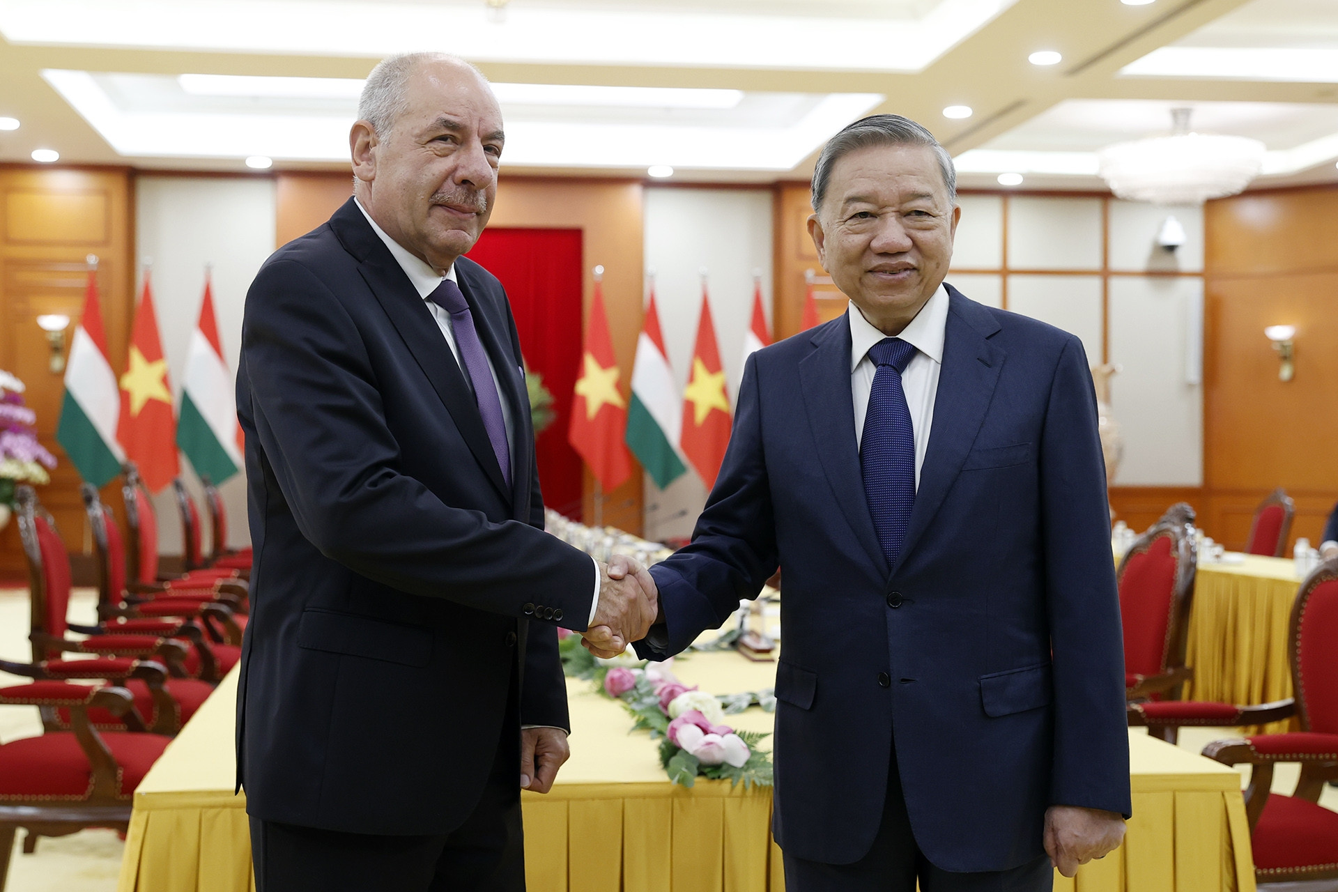 Gặp Tổng Bí thư, Tổng thống Hungary chia sẻ kỷ niệm sâu đậm thời sinh viên