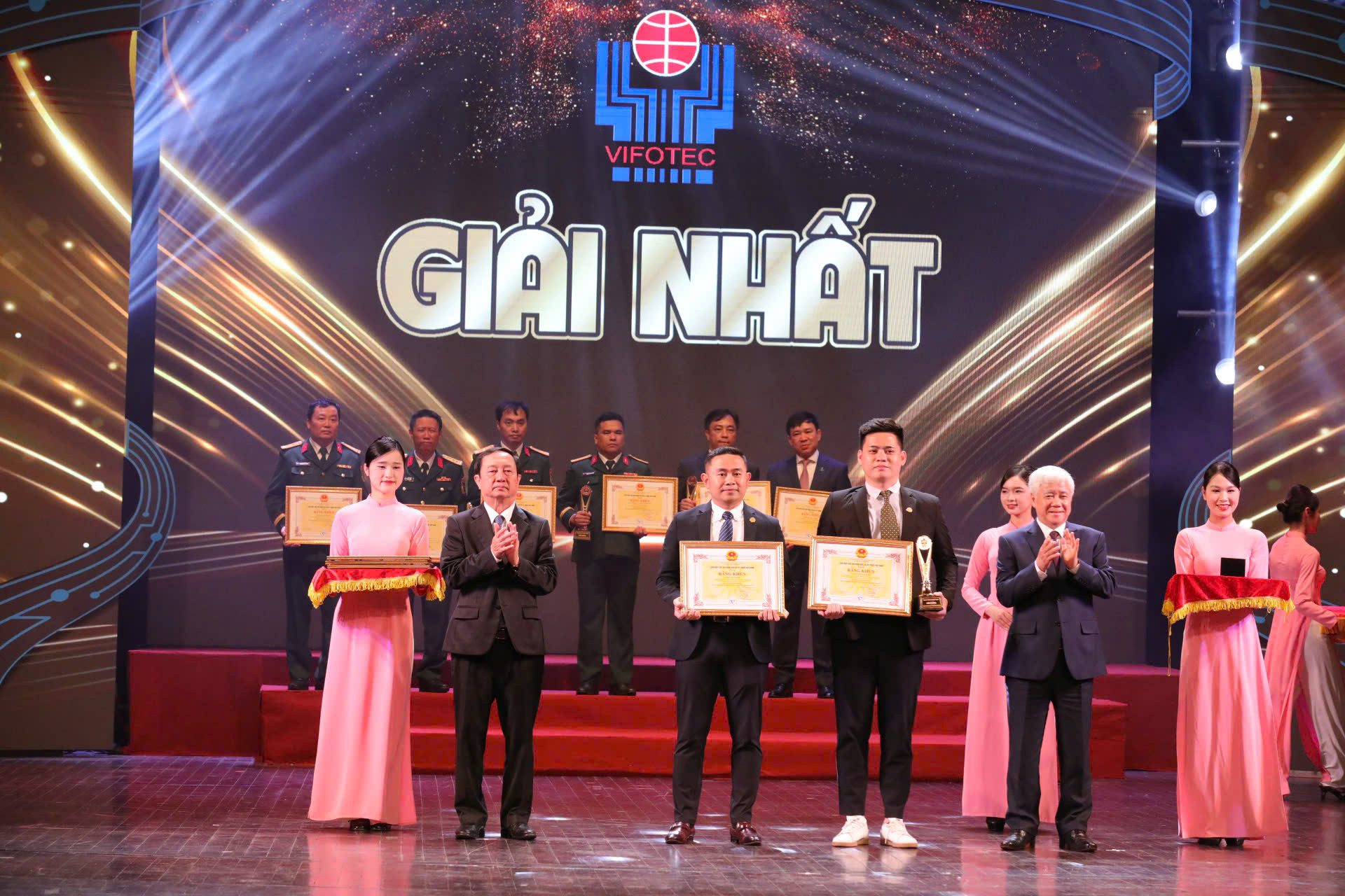 giải nhất.jpg