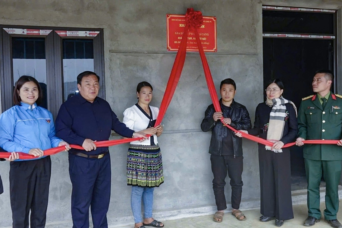 Gỡ vướng đất đai khi xóa nhà tạm: Kinh nghiệm hay của Sơn La