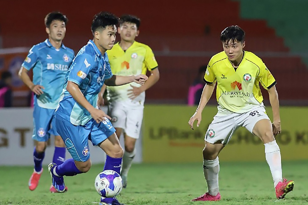 Kịch bản xuống hạng V-League: 5 đội 'cầm đèn đỏ'