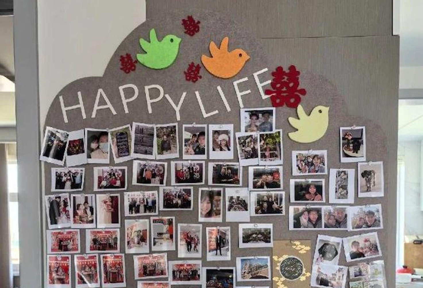 Làm 5 điều này biến bức tường trống giữa hai phòng ngủ thành điểm nhấn đắt giá