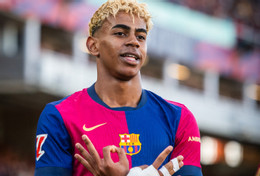 Lamine Yamal ký hợp đồng ‘Quả bóng vàng’ với Barca