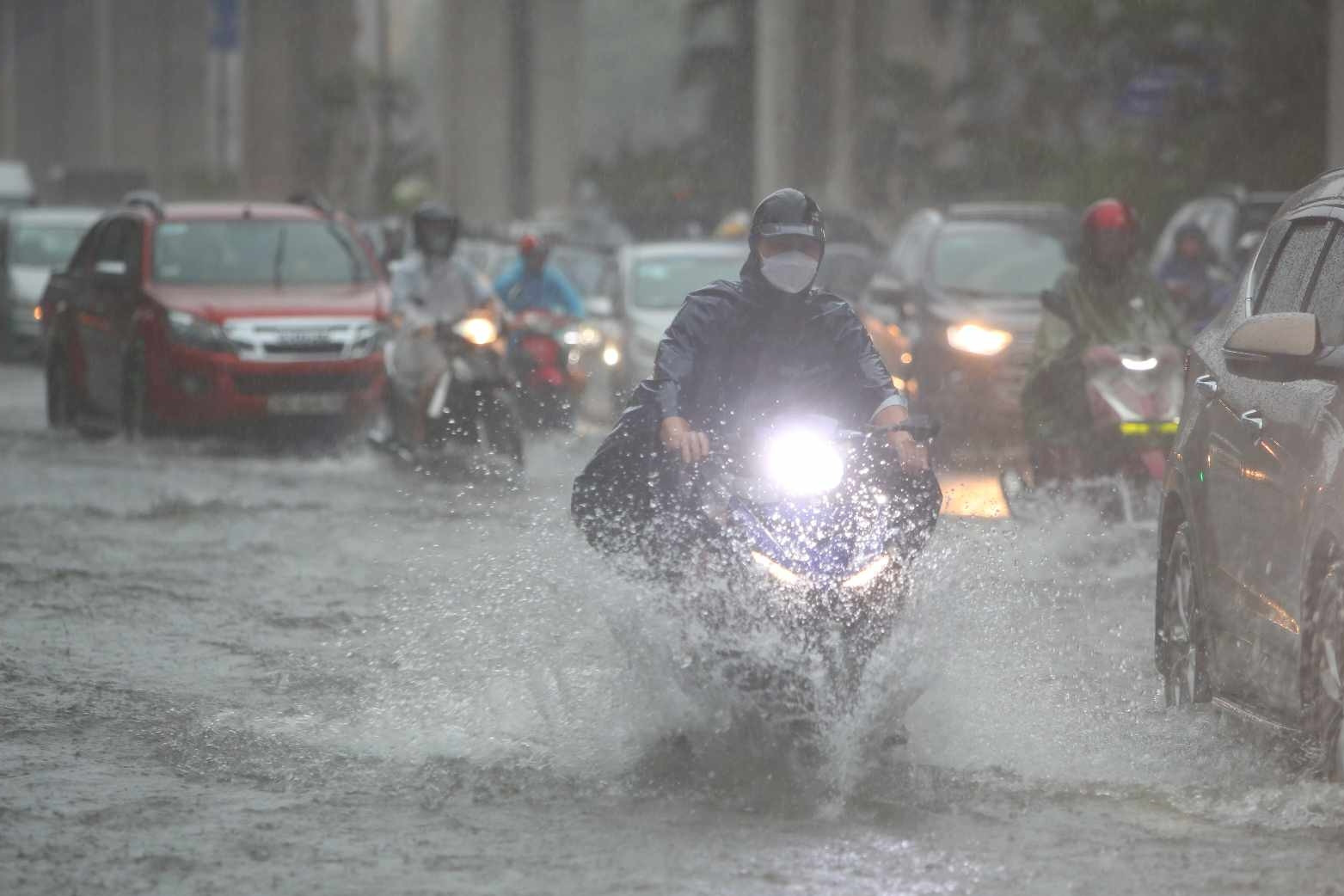 Miền Bắc mưa lớn từ tối và đêm nay, điểm tên vùng trọng tâm dữ dội nhất