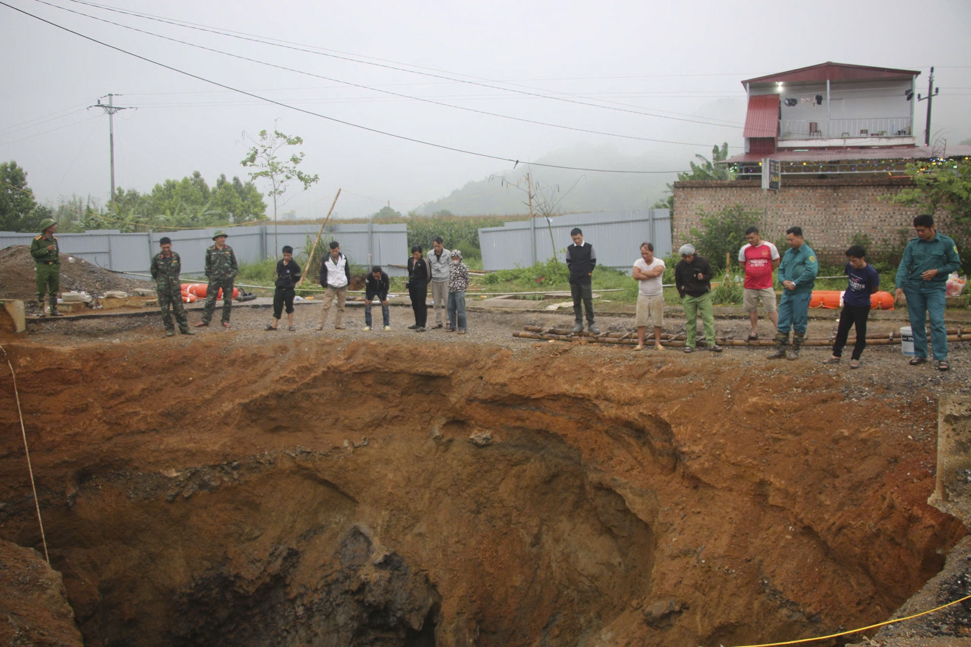 Nghiên cứu phương án khác để tìm kiếm nạn nhân rơi xuống 'hố tử thần' ở Bắc Kạn