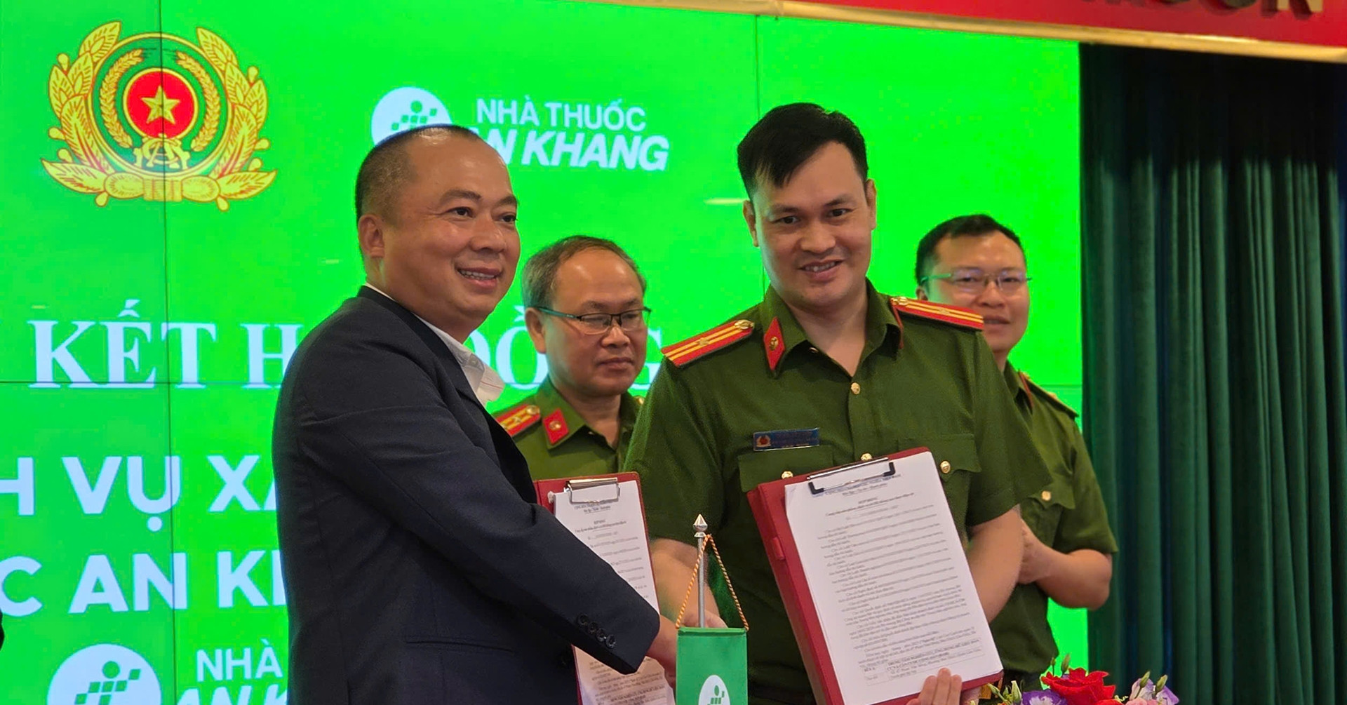 Người dân đã có thể lên ứng dụng VNeID mua thuốc chữa bệnh