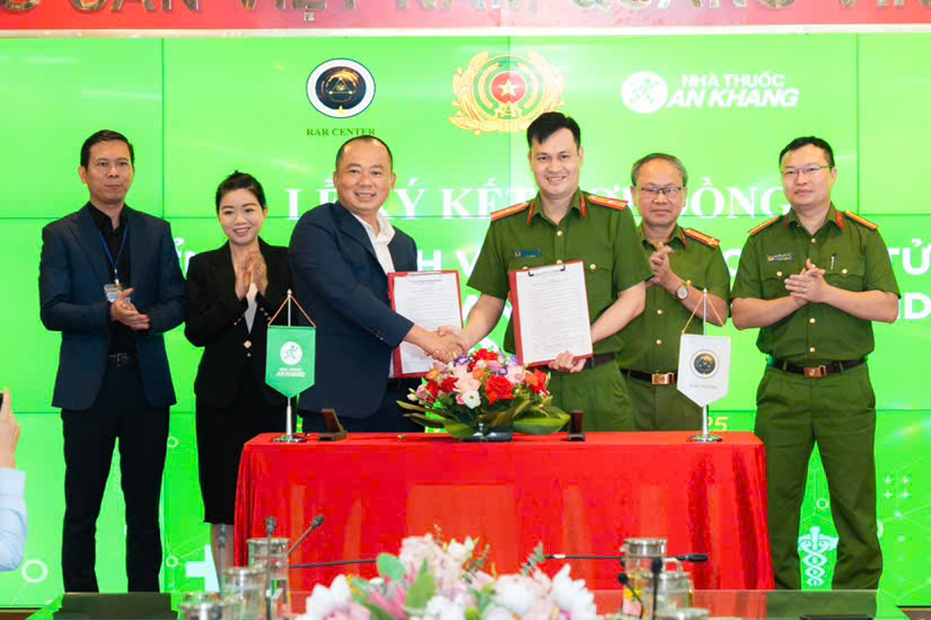 Người dân đã có thể lên ứng dụng VNeID mua thuốc chữa bệnh