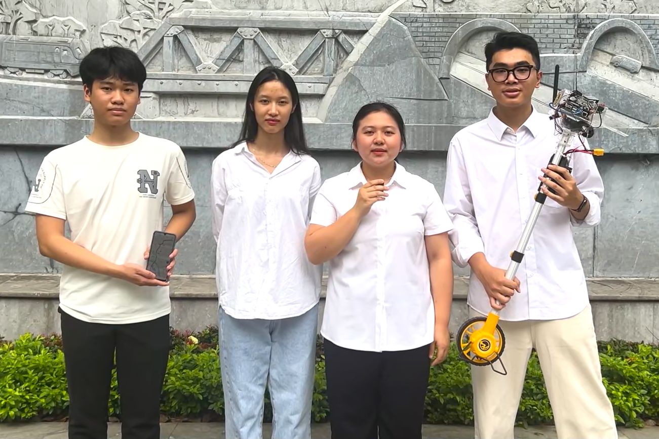 Nhóm sinh viên đoạt giải xuất sắc với dự án thiết bị đo chiều dài đường bộ