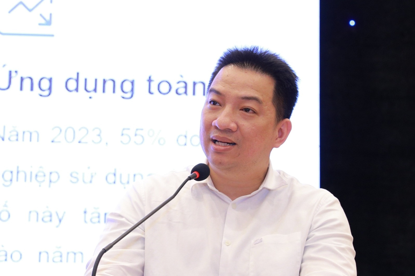 ‘Những chuyên viên giỏi là những người dùng AI nhiều hơn cả’