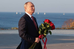 Ông Putin đùa về việc bị gọi là 'robot', khuyên thanh niên Nga cầu hôn trực tiếp