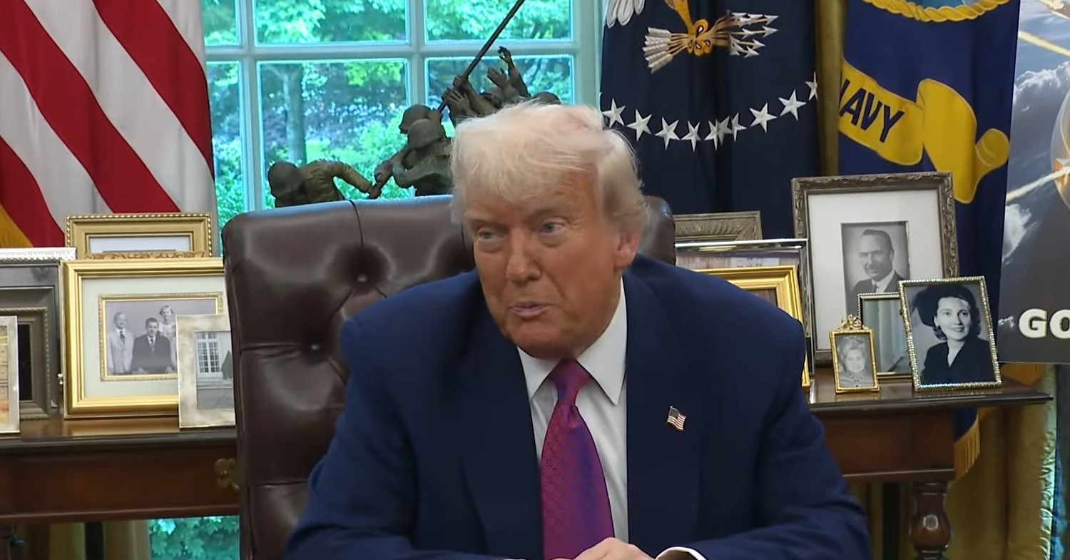 Ông Trump nói ông Putin "đang đùa với lửa", Nga...