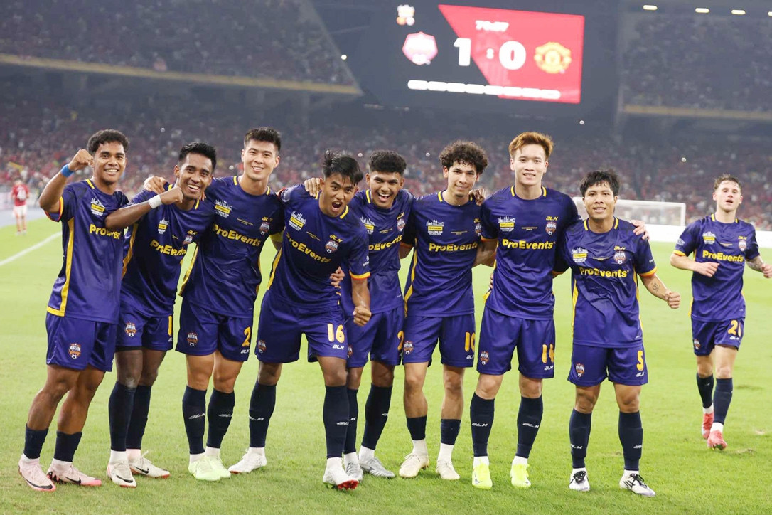 MU thua bẽ bàng trước các Ngôi sao Đông Nam Á