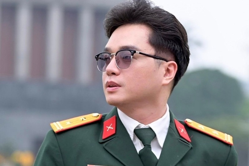 Trung tá quân đội 42 tuổi trẻ đẹp như hot boy là ai?