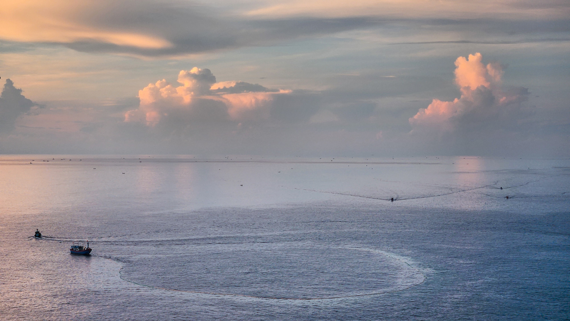 Từ Mũi Điện nhìn xuống.jpg