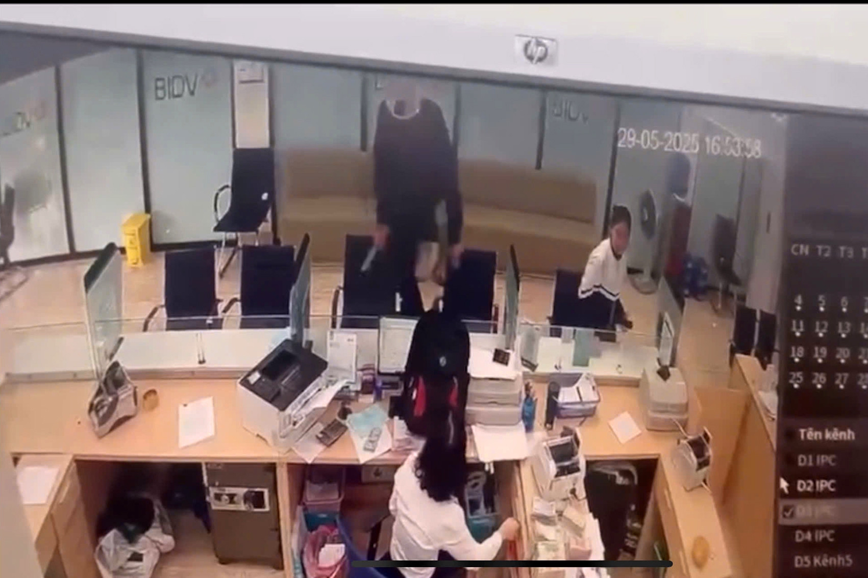 Bản tin cuối ngày 29/5: Cướp ngân hàng ở Quảng Ninh, số tiền lớn đã bị lấy đi