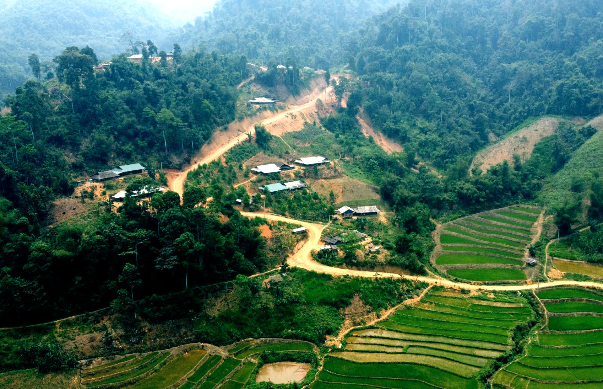 a4Từng theo mẹ đến lớp học xóa mù.jpg