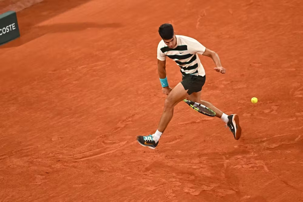 Carlos Alcaraz thẳng tiến vòng 3 Roland Garros