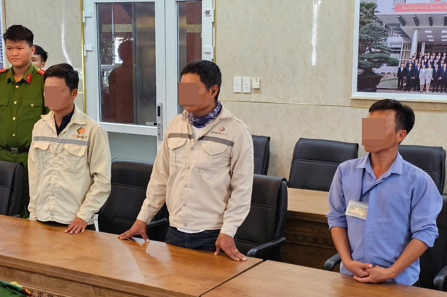 Chỉ huy trưởng công trình cùng nhân viên chôn lấp trái phép 162 tấn chất thải