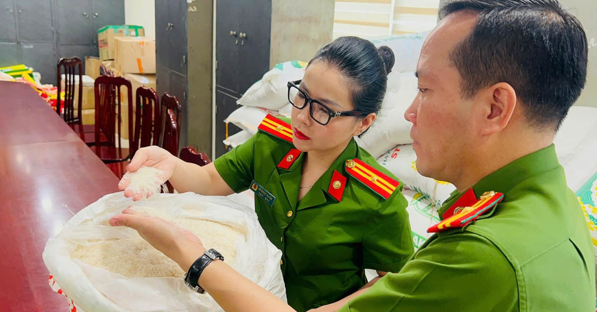 Công an Hà Nội công bố hình ảnh hơn 17 tấn gạo 'ngon nhất thế giới' bị làm giả