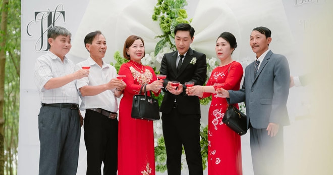 Đám cưới vắng cô dâu, chú rể Đắk Lắk một mình l...