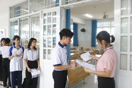 Đề thi chính thức môn Toán vào lớp 10 tỉnh Bình Dương năm 2025