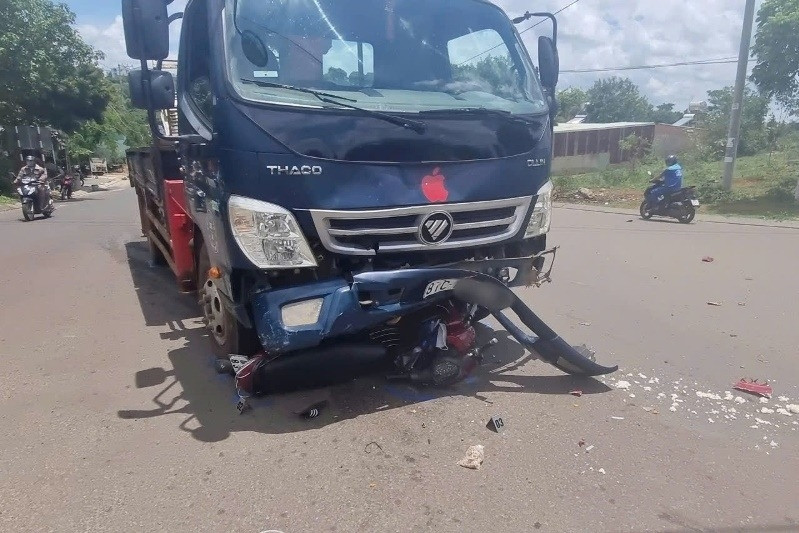 Đi lấy cơm từ thiện trở về, 2 bệnh nhân gặp nạn, 1 người tử vong