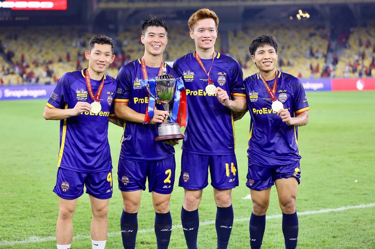 FIFA gọi tên tuyển thủ Việt Nam sau trận ASEAN All Stars hạ MU