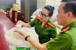 Hai chủ cửa hàng ở Hà Nội bán hơn 17 tấn gạo 'ngon nhất thế giới' giả mạo