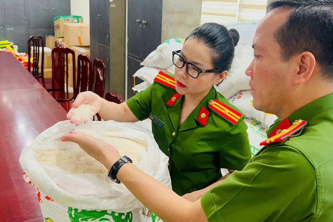 Hai chủ cửa hàng ở Hà Nội bán hơn 17 tấn gạo 'ngon nhất thế giới' giả mạo