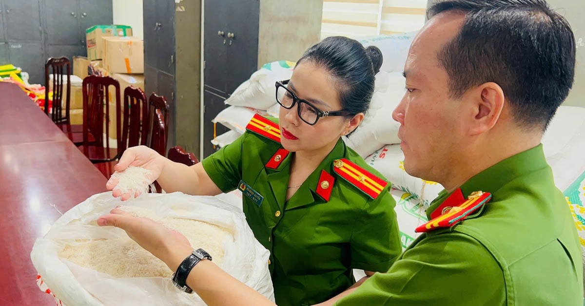 Hai chủ cửa hàng ở Hà Nội bán hơn 17 tấn gạo "n...