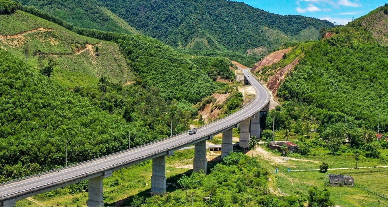 Hơn 3.000 tỷ đồng đầu tư mở rộng cao tốc La Sơn – Hòa Liên lên 4 làn xe