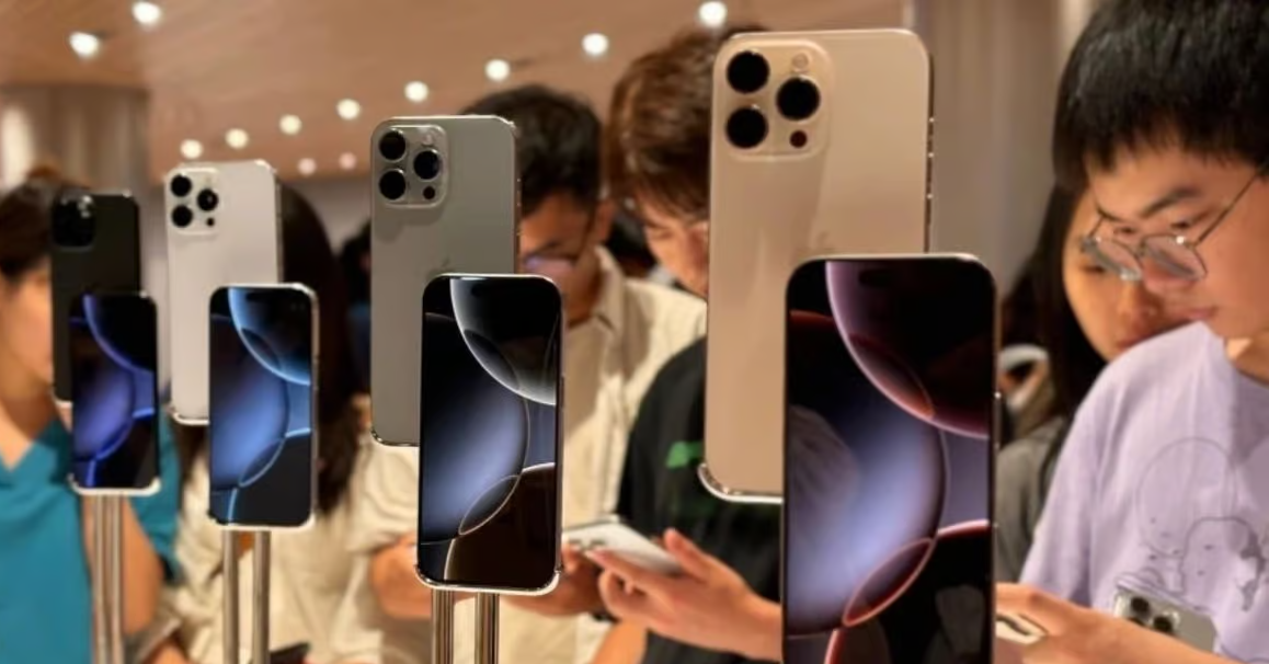 iPhone thống trị bảng xếp hạng, sức ép thuế quan từ ông Trump vẫn nóng như lửa