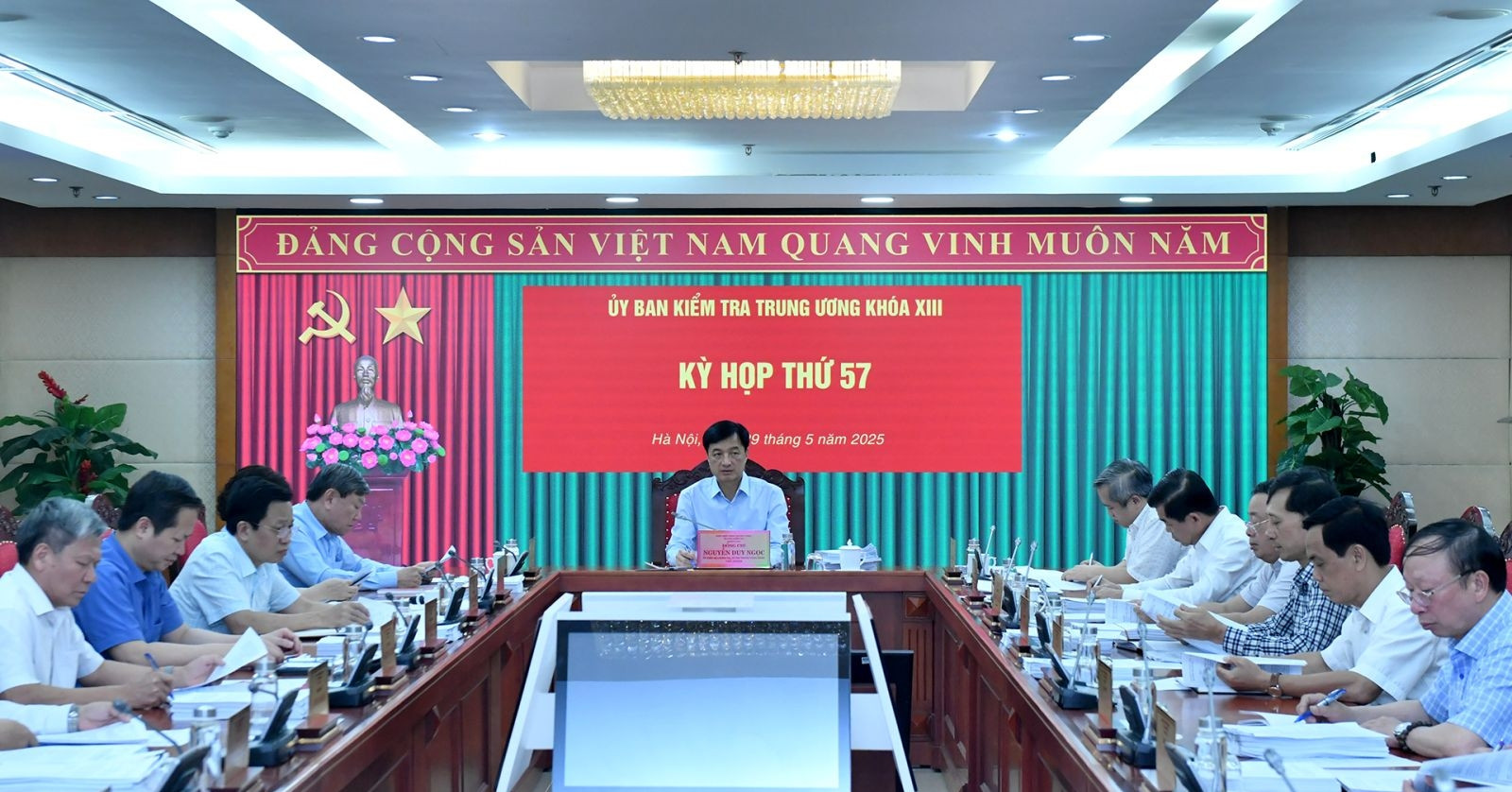 Kỷ luật cảnh cáo Thứ trưởng Bộ Giáo dục Đào tạo...