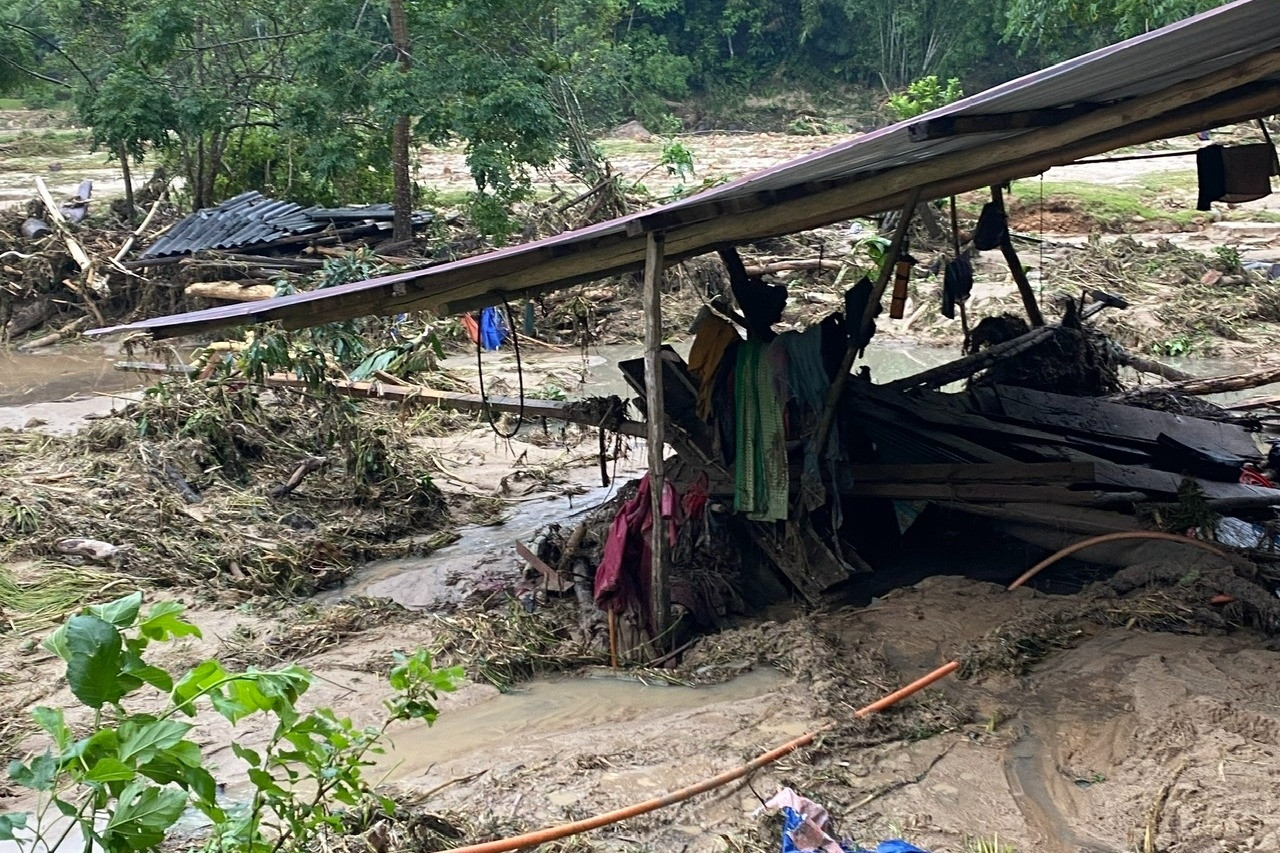 Lũ quét tràn về giữa đêm, nhiều tài sản của người dân bị cuốn trôi