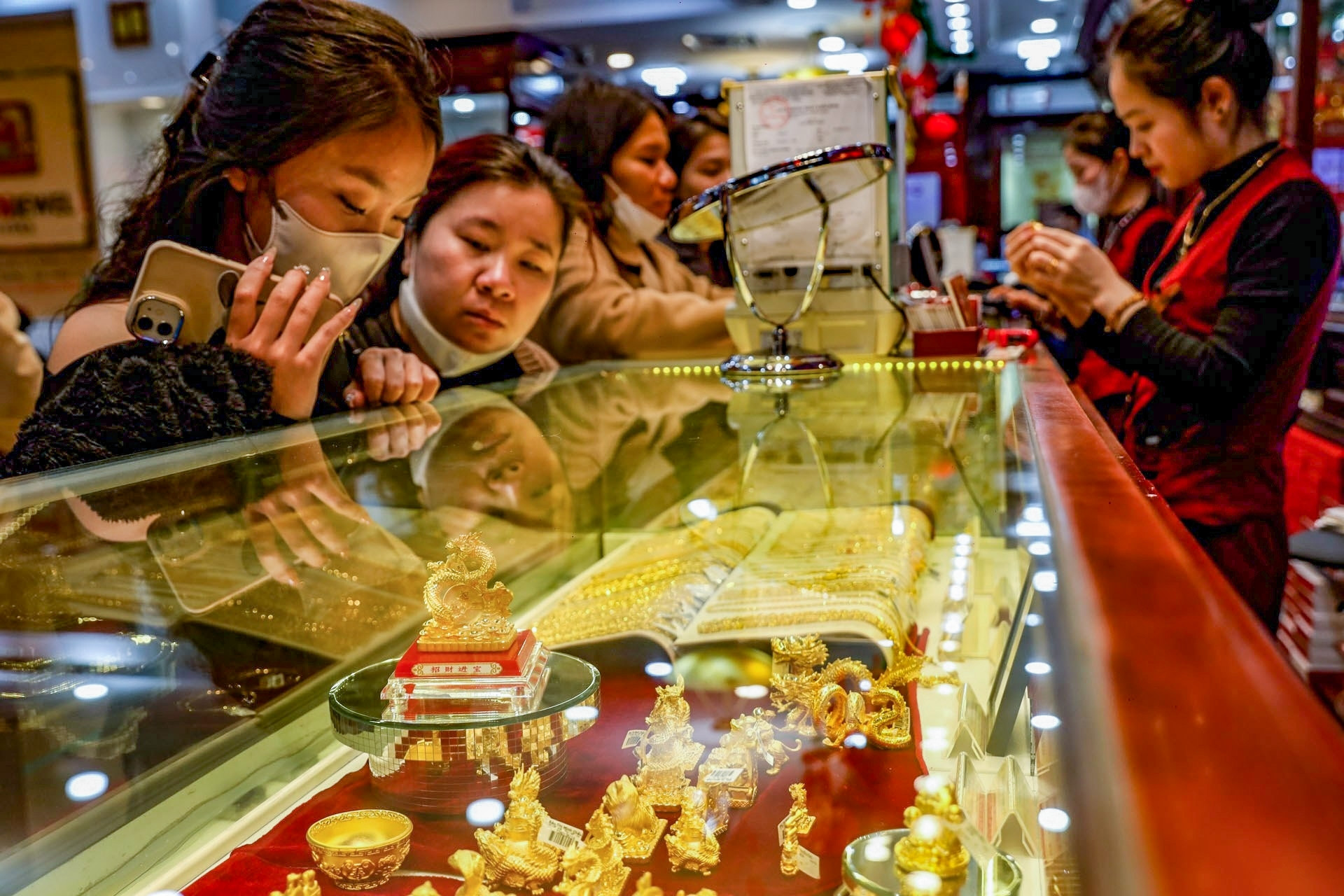 Cách gì giảm chênh lệch giá vàng trong nước với thế giới xuống còn 1-2 triệu/lượng?