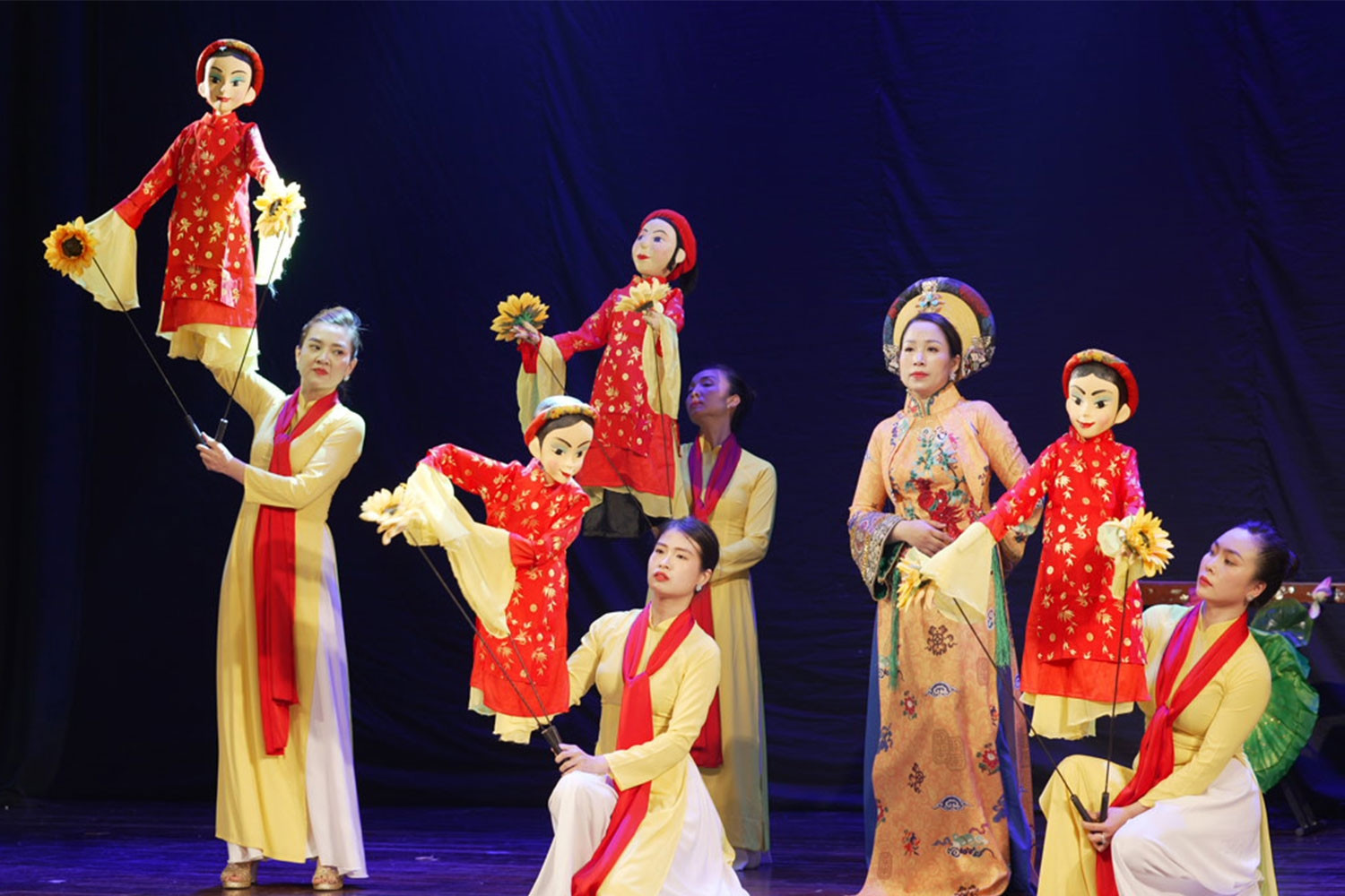 Người Nhật thích thú với múa rối nước của Việt Nam