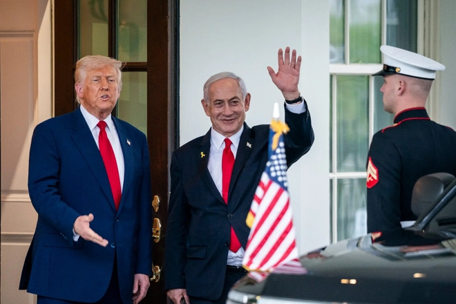 Ông Trump yêu cầu Israel không tấn công quân sự Iran