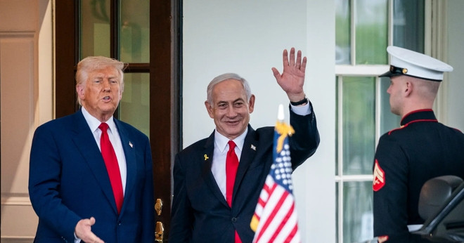 Ông Trump yêu cầu Israel không tấn công quân sự Iran