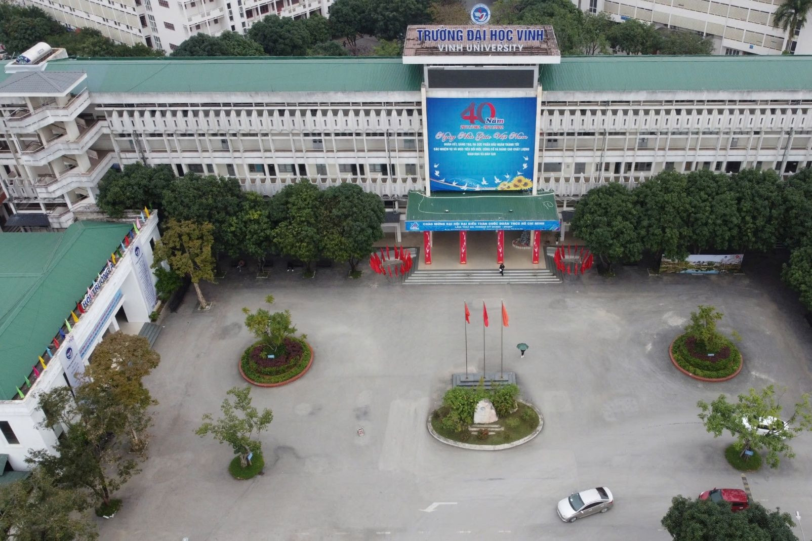 Thầy giáo Đại học Vinh bị tố gửi video đồi trụy, gạ đổi điểm cho sinh viên