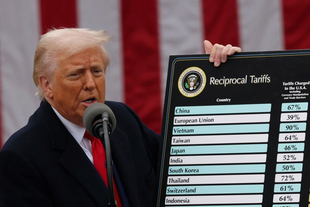 Tòa án 'tuýt còi' thuế đối ứng của ông Trump: Giá vàng suy yếu, tài chính toàn cầu dậy sóng