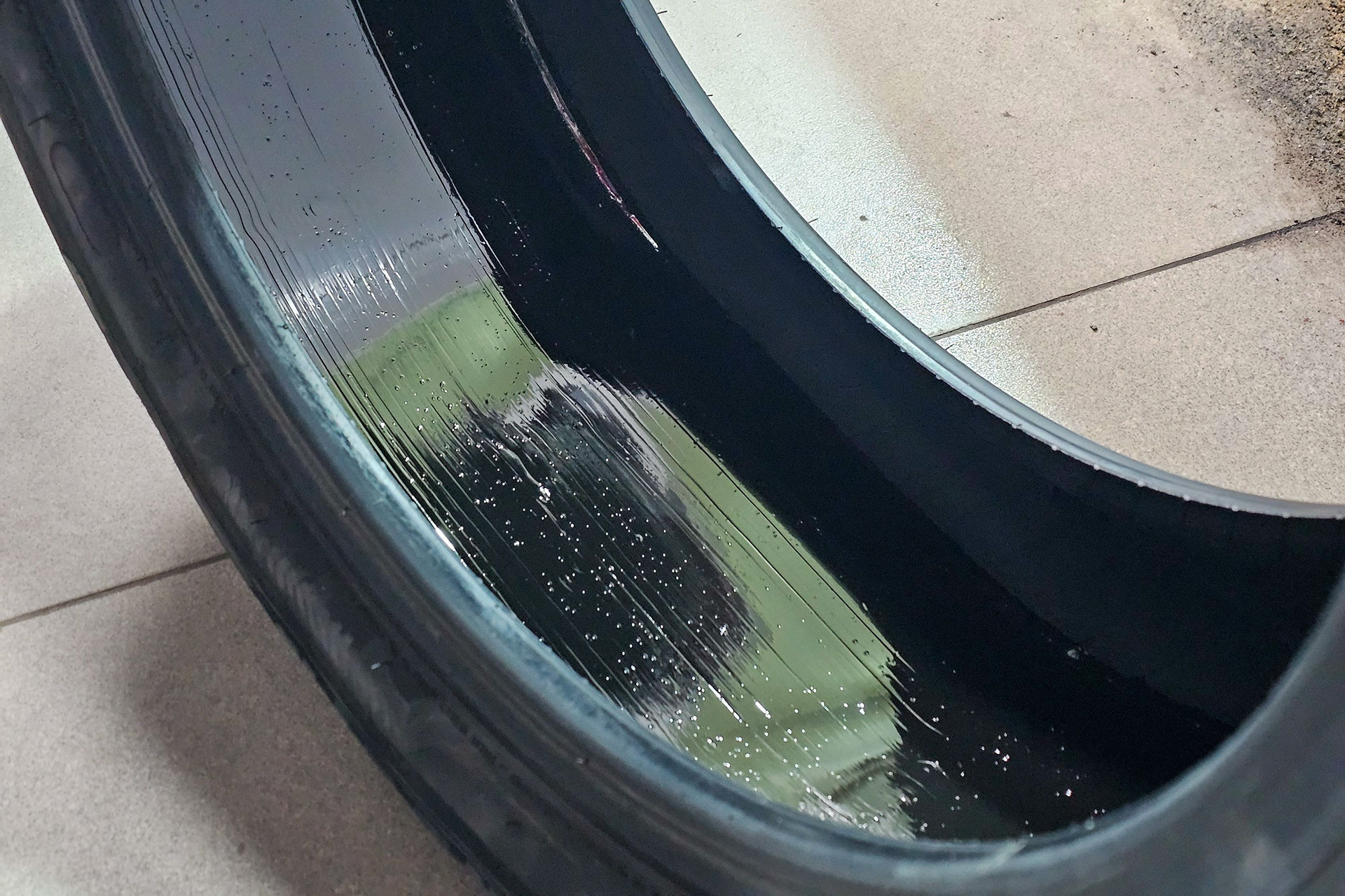 Tráng keo chống đinh cho lốp xe: Giải pháp 'thần thánh' hay chỉ là lời đồn?